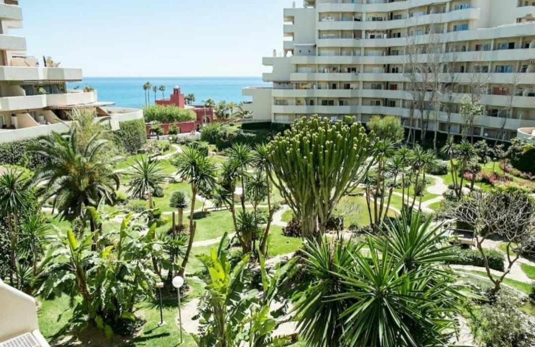 Stefys Beach Apartment Бенальмадена Экстерьер фото